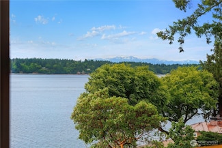 7225 Bayview Dr NE Unit 3, Olympia, WA 98506