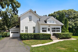 2761 Prairie Rd, Buffalo Grove, IL 60089