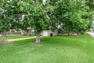 411 3rd St, Nederland, TX 77627