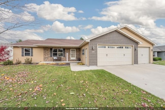 1105 Silver Birch Dr, Menasha, WI 54952