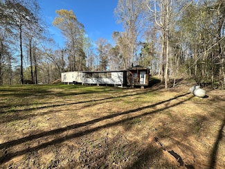 767 River Bluff Dr, Camden, AL 36726