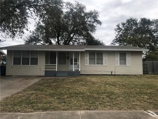 353 Mesquite St, Sinton, TX 78387