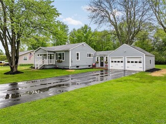 16 Homestead Rd E, Clinton, NY 13323