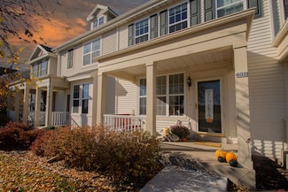 602 Hunter Oaks Blvd, Watertown, WI 53094