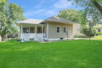 906 Newman Ave, Cedar Falls, IA 50613