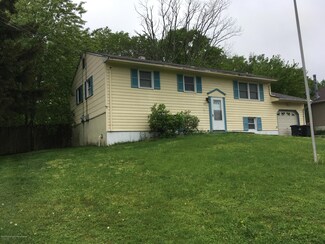 17 Hampton Rd, Howell, NJ 07731