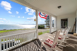 29 Navy St, Searsport, ME 04974
