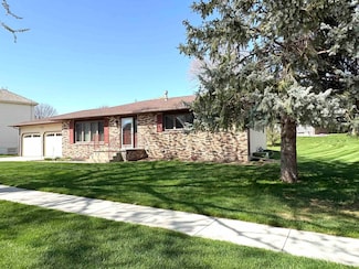 2100 Skyline Dr, Norfolk, NE 68701