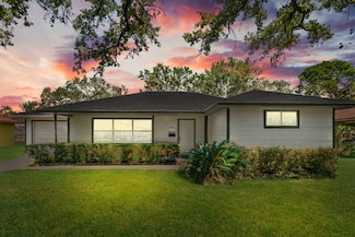 5006 Live Oak Dr, Texas City, TX 77591