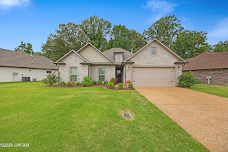 363 Copper Creek Dr, Jackson, TN 38305
