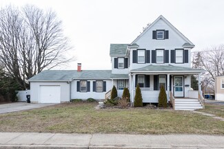 204 Church St, Belford, NJ 07718