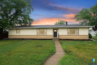 206 W Hemlock St, Beresford, SD 57004