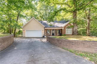 2208 Clarendon Ct NE, Conyers, GA 30012