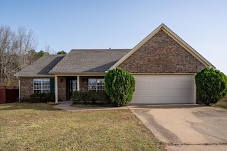 323 Lamplighter Dr, Benton, AR 72015