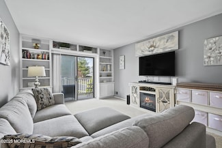 15 Fern Ct, Tinton Falls, NJ 07724