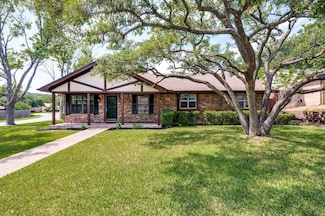 724 Toni Dr, Hurst, TX 76054