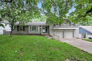 10644 Bridlespur Dr, Kansas City, MO 64114