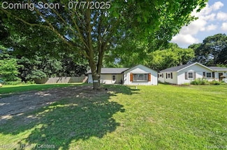 4714 Monterey Ave, Clarkston, MI 48348