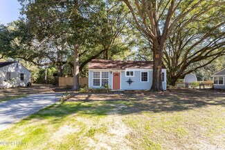 1720 Drayton Dr, Port Royal, SC 29935