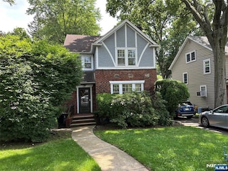 1103 Sussex Rd, Teaneck, NJ 07666