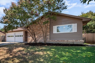 2700 Shady Grove Dr, Bedford, TX 76021