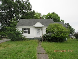 14 Pickett Ct, Blackstone, VA 23824