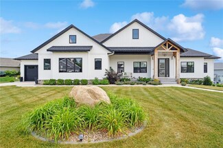 702 Hampshire Dr, Marion, IA 52302