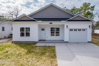 147 NE 18th St, Oak Island, NC 28465