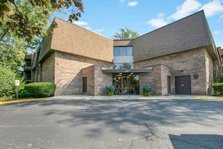 907 S Williams St Unit 206, Westmont, IL 60559