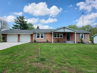 1411 Cardinal Dr, Greenville, IL 62246