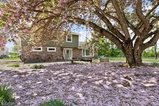 70 Mackenzie Rd, Hampton, NJ 08827