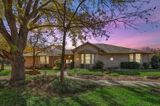 6116 Country Hill Ct, Fort Worth, TX 76140