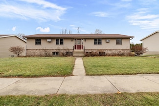 167 W Paradise Dr, West Bend, WI 53095