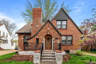 3981 Canterbury Dr, Saint Louis, MO 63121