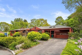 277 10th St, Lowell, MA 01850