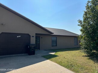 1821 Pinnacle Point, Holts Summit, MO 65043