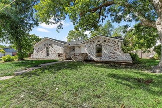 1213 W Jefferson St, Brenham, TX 77833