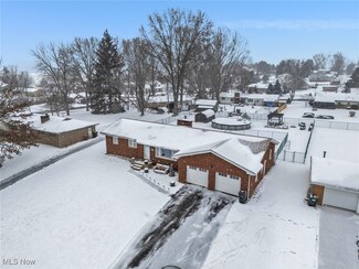 6221 Hillfield St NW, North Canton, OH 44720