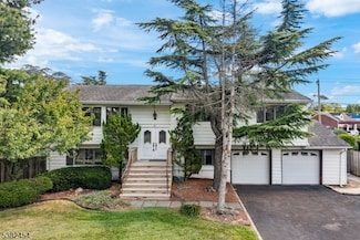 81 White Place, Clark, NJ 07066