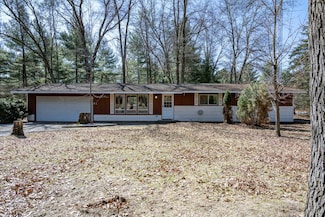 W5613 Cherokee Ln, New Lisbon, WI 53950