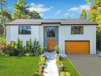 50 Gristmill Ln, Great Neck, NY 11023