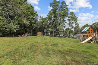 5 Bedford Rd, Lake Carmel, NY 10512