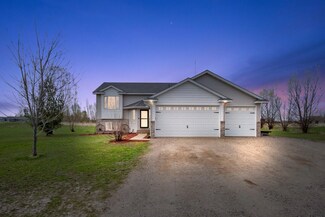 5042 Olson Memorial Dr, Pine City, MN 55063