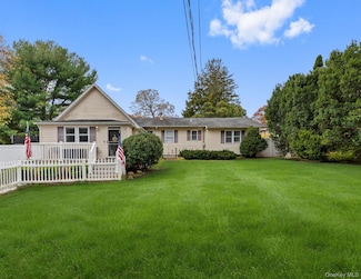 14 Comus Rd, Rocky Point, NY 11778