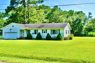 7158 Wayne Rd, Chincoteague Island, VA 23336