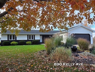 890 Kelly Ave, Platteville, WI 53818