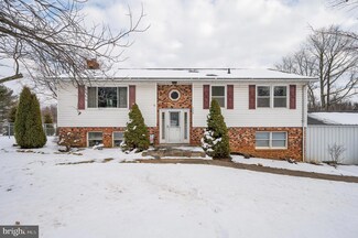 208 7th St, Shenandoah Junction, WV 25442