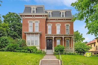 563 W 11th St, Dubuque, IA 52001