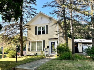 470 4th St, Manistee, MI 49660