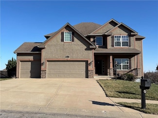 4301 Stonegate Dr, Saint Joseph, MO 64505